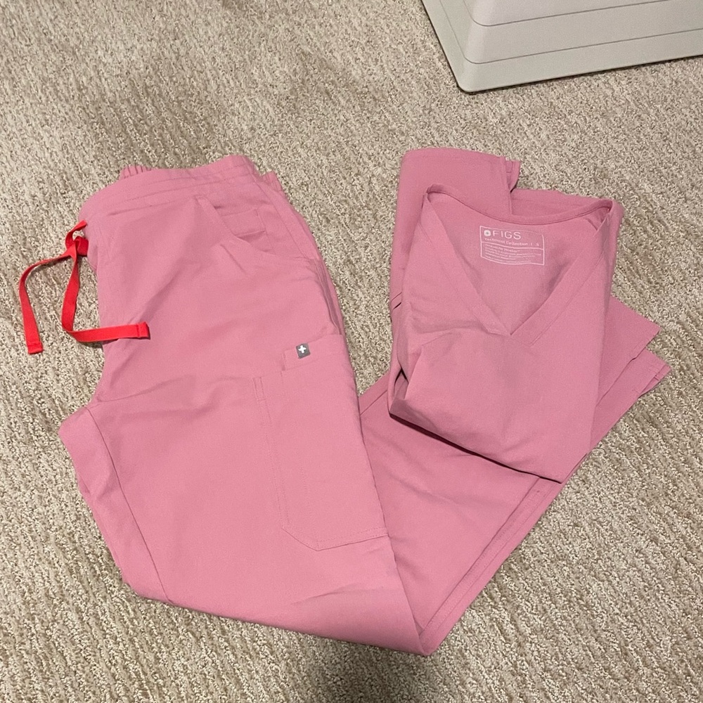 Small Chalk Pink Figs Sets - Like New